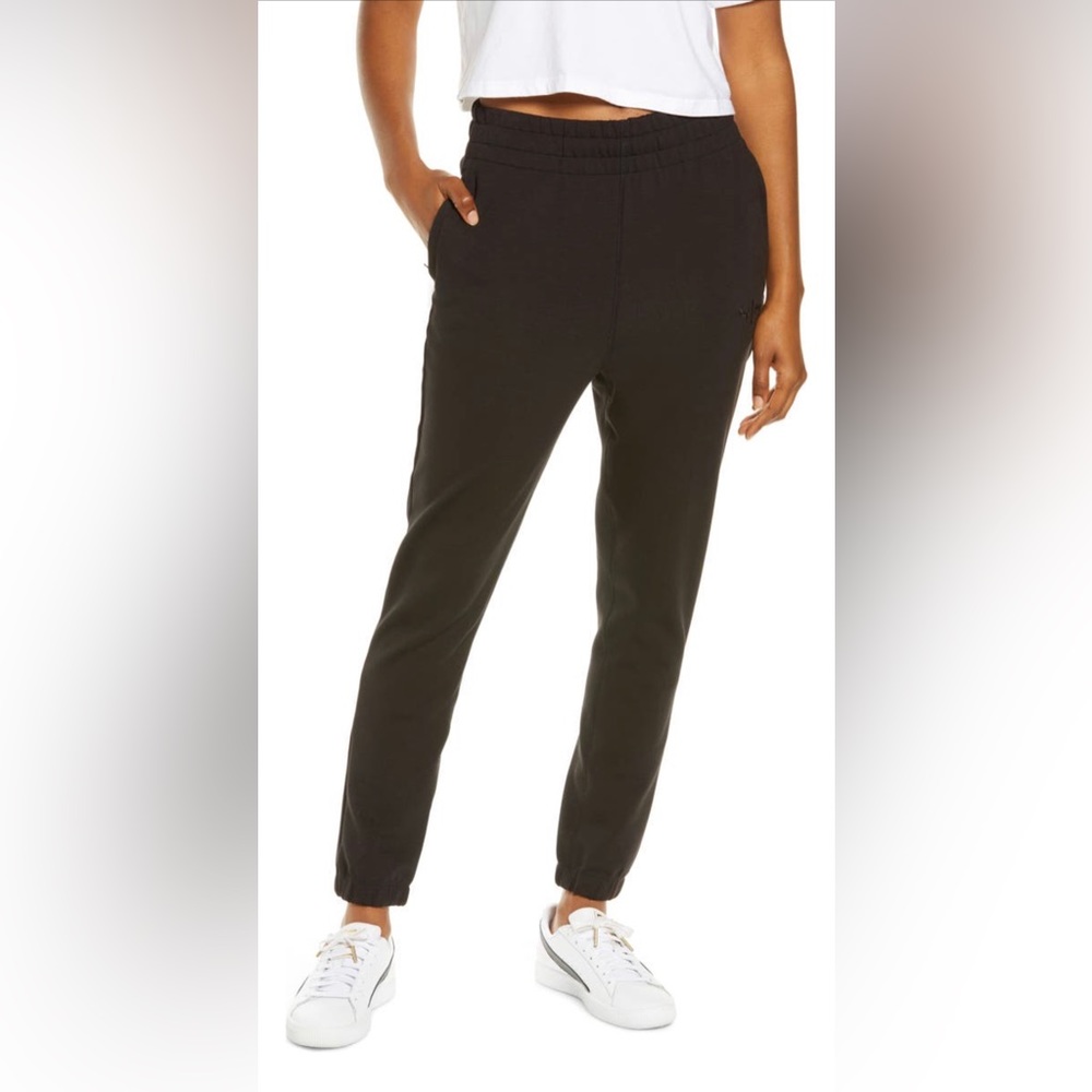 goop x Puma women’s performance track pants in XS black - rare!